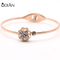 Stylish stainless steel bracelet with rotatable top and four-leaf clover bracelet